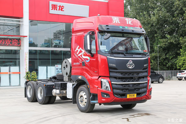 8月天然气牵引车：重汽追至49辆之差，乘龙同比增三成东风柳汽乘龙H7 LNG牵引车